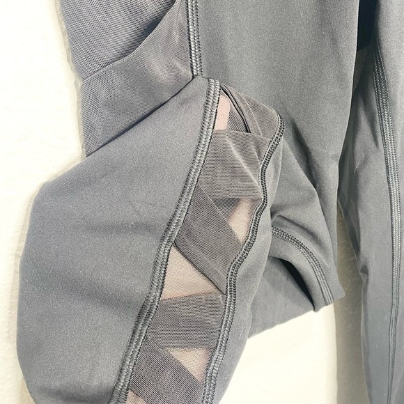Lululemon Rise and Flow Mesh Criss Cross Leggings *Full-On Luxtreme* In Black 4 - Picture 7 of 9